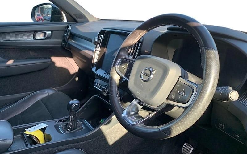 Usado Volvo XC40 R-Design Pro 163 HP (119 kW) 2021 SUV