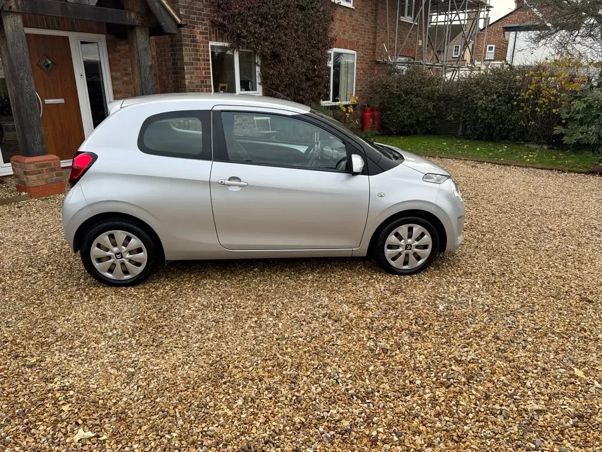 Usado Citroën C1 Feel 82 HP (60 kW) 2016 Cinzento Citadino