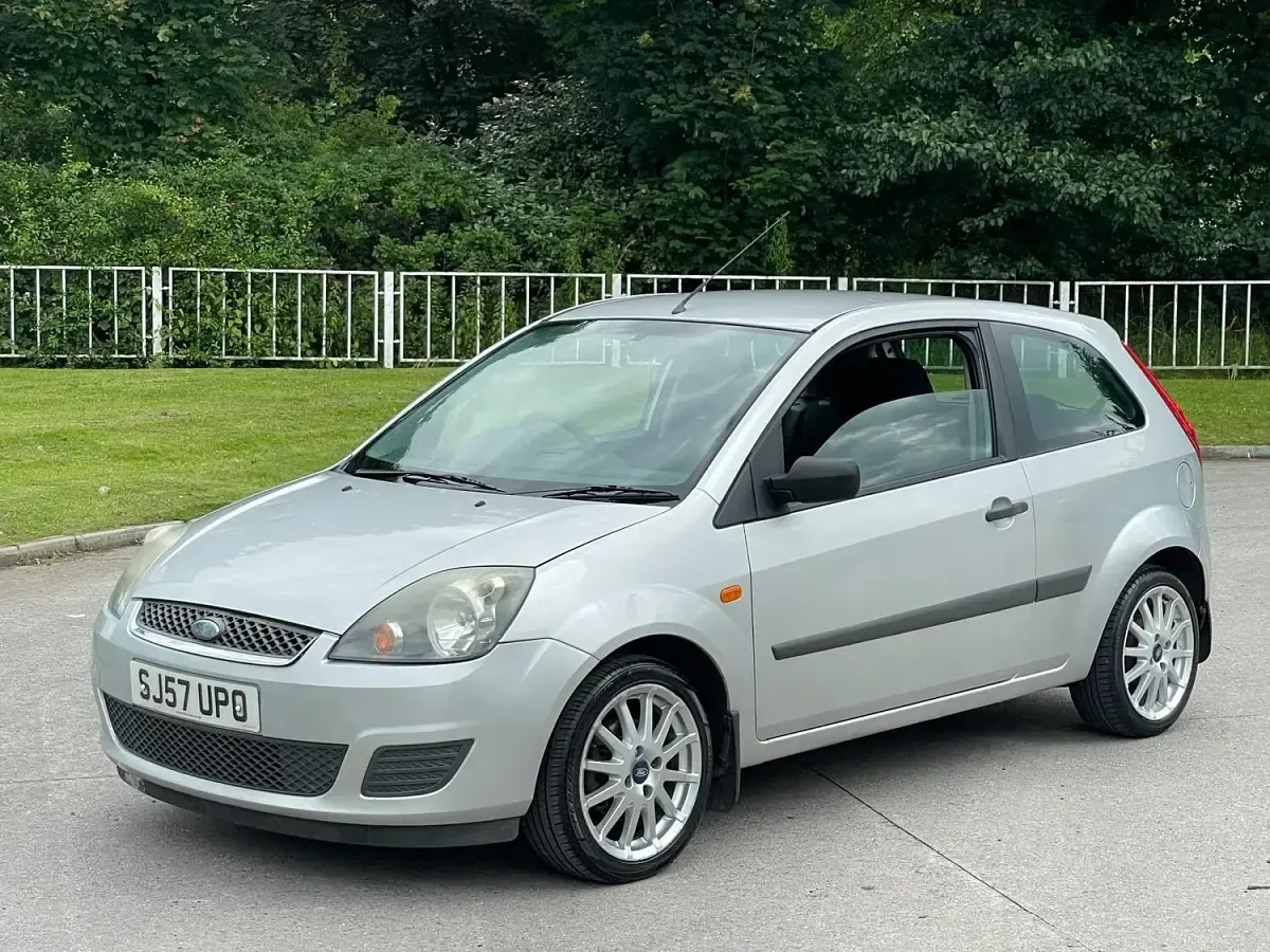 Used Ford Fiesta Style 75 HP (55 kW) 2007 Silver Hatchback