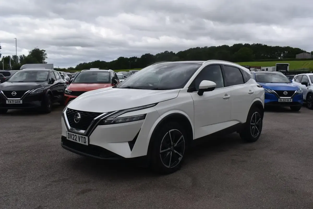 Used Nissan Qashqai Tekna 138 HP (101 kW) 2022 White SUV