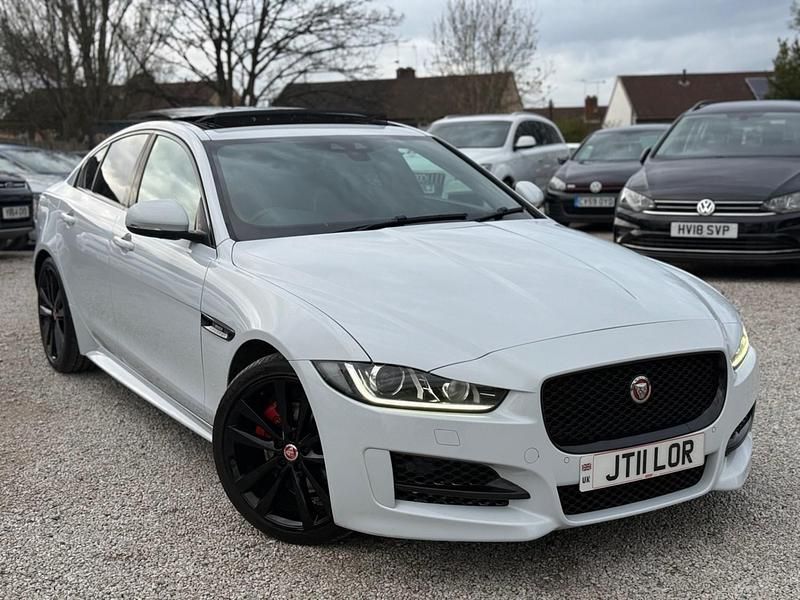 Used Jaguar XE R-Sport 180 HP (132 kW) 2015 White Sedan