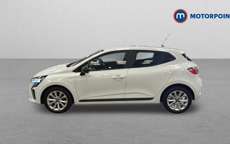 Used Renault Clio V Evolution 90 HP (66 kW) 2024 White Hatchback