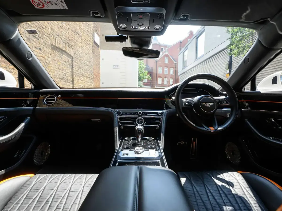 Used Bentley Flying Spur 544 HP (400 kW) 2022 White Sedan