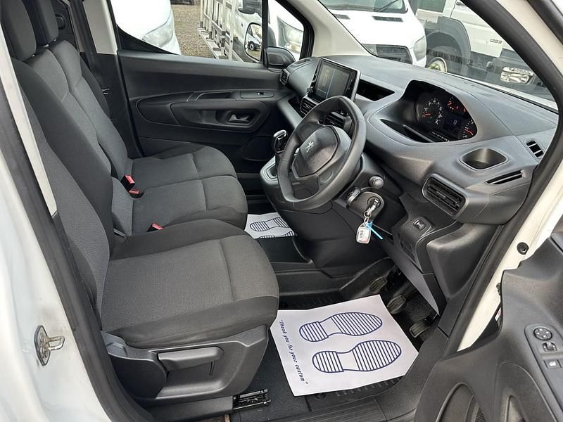 Used Peugeot Partner 2020 White MPV