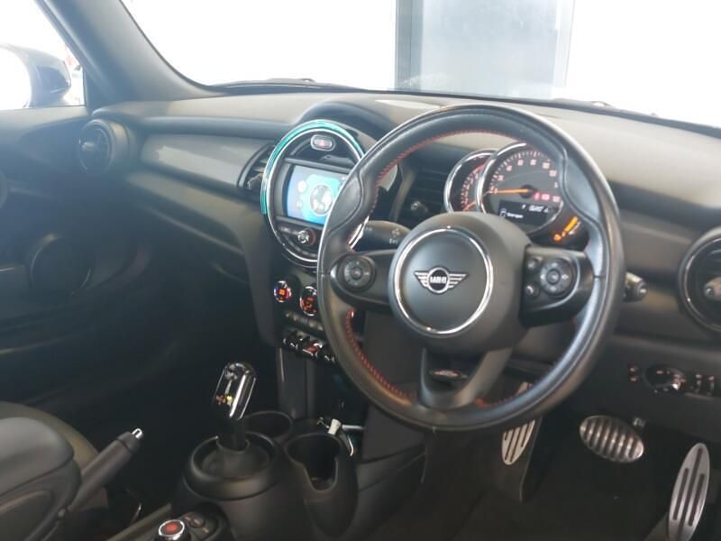 Usado Mini Cooper Hatch 136 HP (100 kW) 2020 Verde Citadino