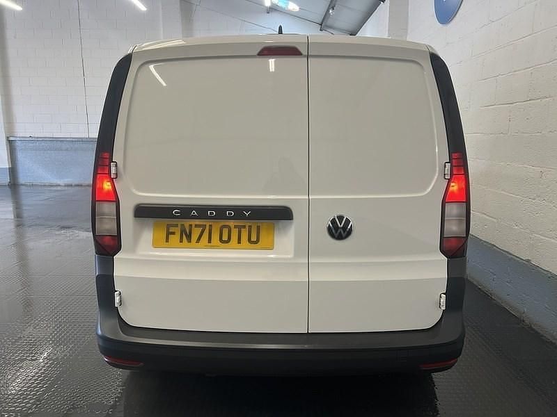 Usado VW Caddy S 102 HP (75 kW) 2022 Branco Monovolume