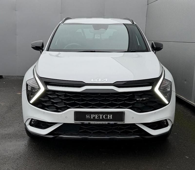 White Used 2025 Kia Sportage GT-Line SUV | £28,995 (Super price) - Image 1/4