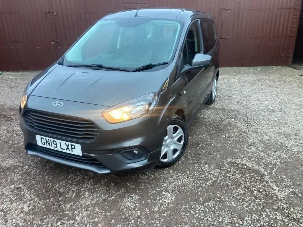Used Ford Tourneo Courier Zetec 100 HP (73 kW) 2019 Grey MPV