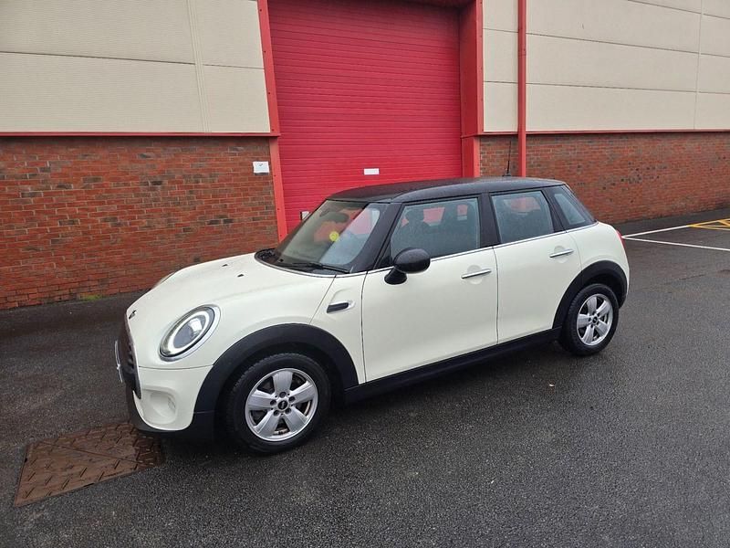 Used Mini Cooper Hatch 136 HP (100 kW) 2018 White Hatchback
