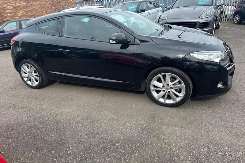 Used Renault Mégane III Dynamique 110 HP (80 kW) 2013 Coupe