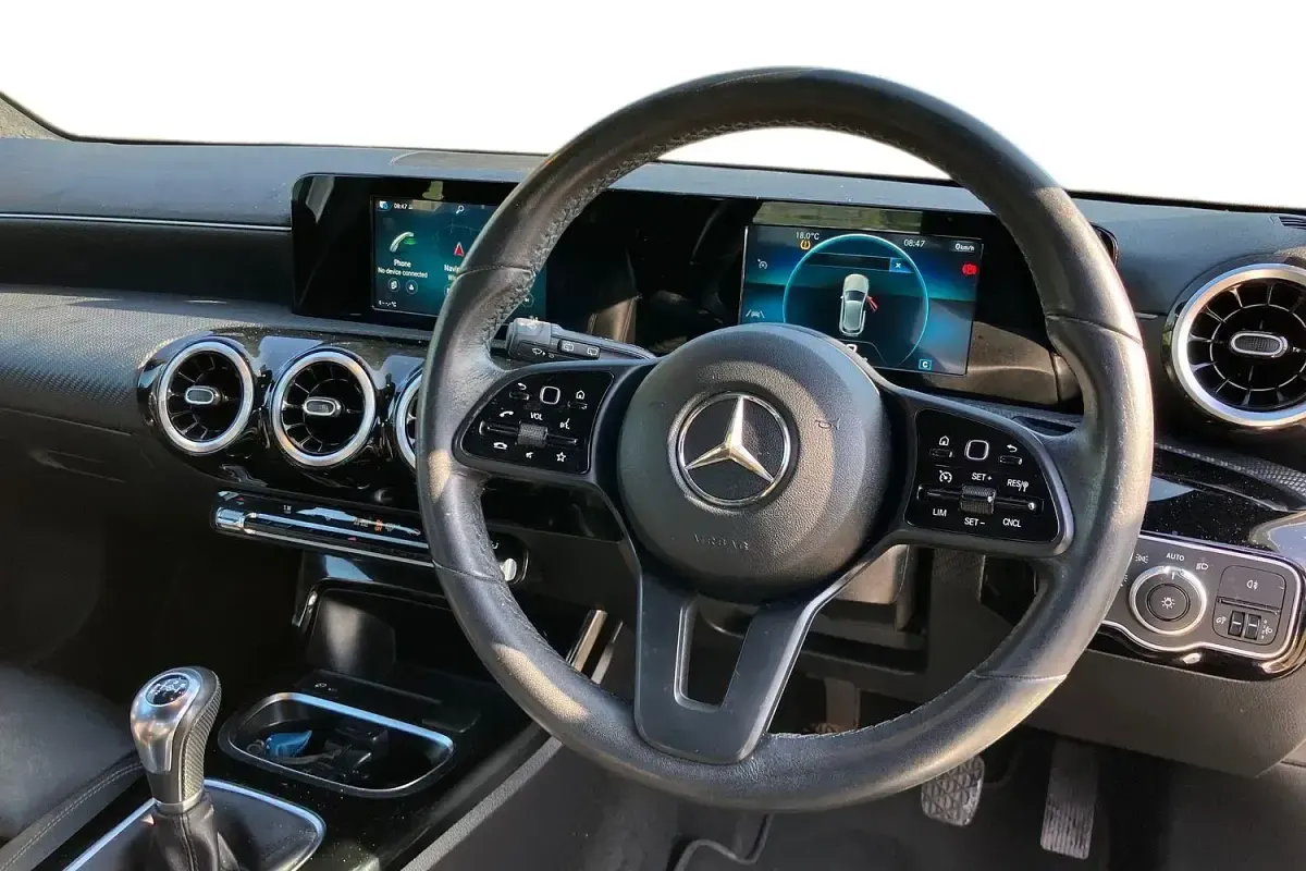 Używany Mercedes A180 SE 2019 Srebrny Hatchback