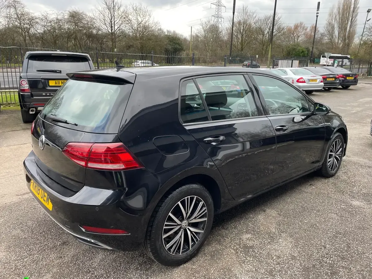 Used VW Golf VII SE 110 HP (80 kW) 2018 Black Hatchback