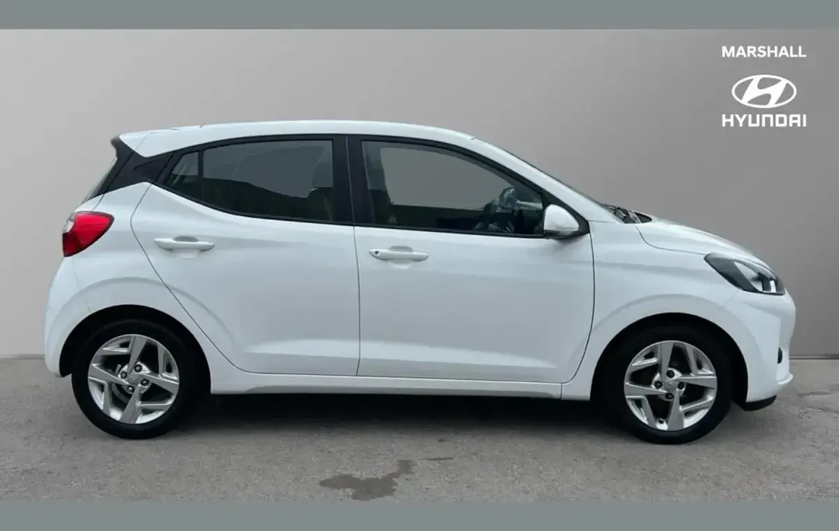 Used Hyundai i10 SE 83 HP (61 kW) 2020 White Hatchback