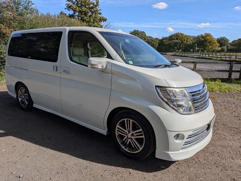 White Used 2007 Nissan Elgrand MPV | £8,995 - Image 1/4