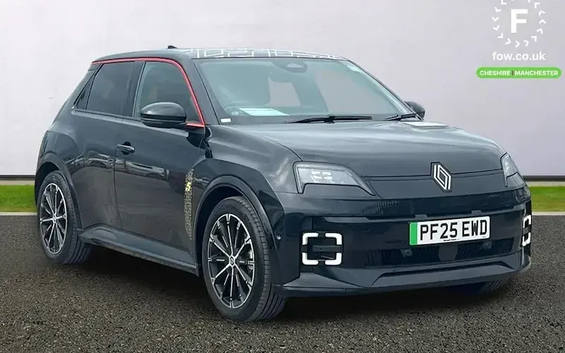 Used Renault 5 E-Tech Iconic 110 kW (150 HP) 2025 Hatchback
