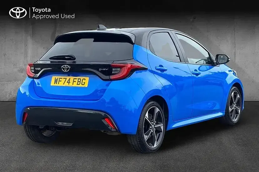 Used Toyota Yaris Edition 128 HP (94 kW) 2024 Neptune blue with black roof Hatchback