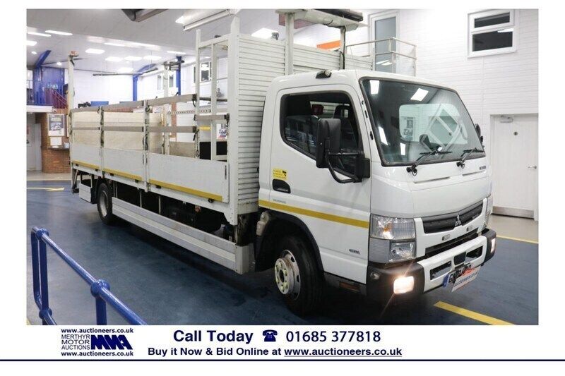 White Used 2019 Mitsubishi Canter | £11,600 (Fair price) - Image 1/4