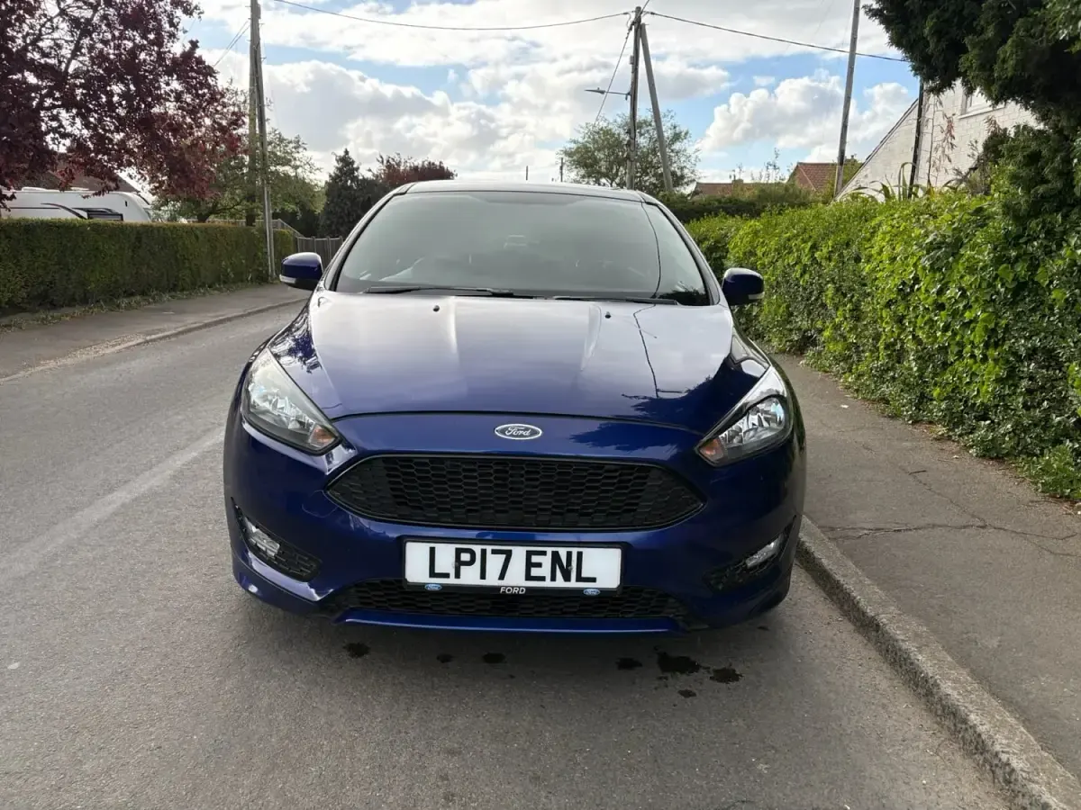 Begagnad Ford Focus ST-Line 120 HK (88 kW) 2017 Blå Halvkombi