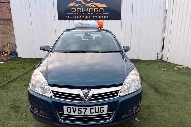 Turquoise Used 2007 Vauxhall Astra Design Edition Hatchback | £2,350 (Good price) - Image 1/1