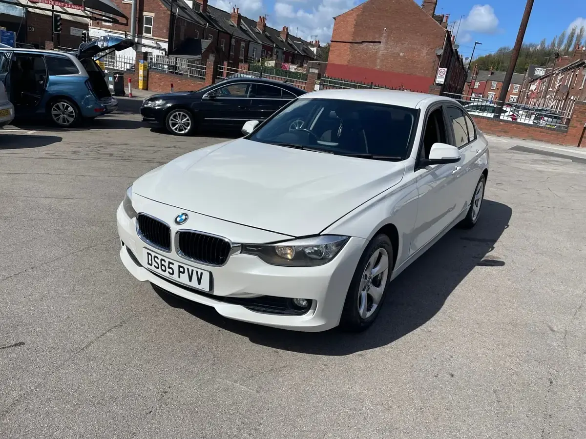 Used BMW 320 Efficient Dynamics 2015 White Sedan