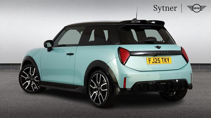 Used Mini Cooper Hatch 154 HP (113 kW) 2025 Green Hatchback