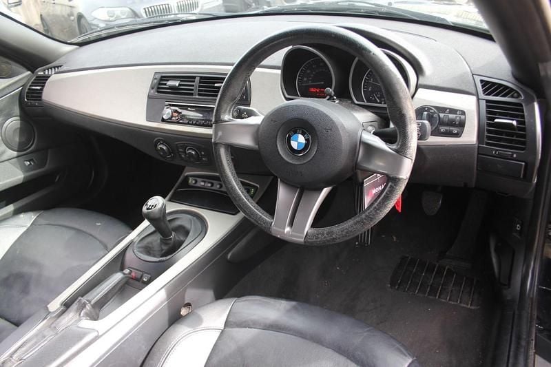 Used BMW Z4 2005 Sapphire black metallic Cabriolet