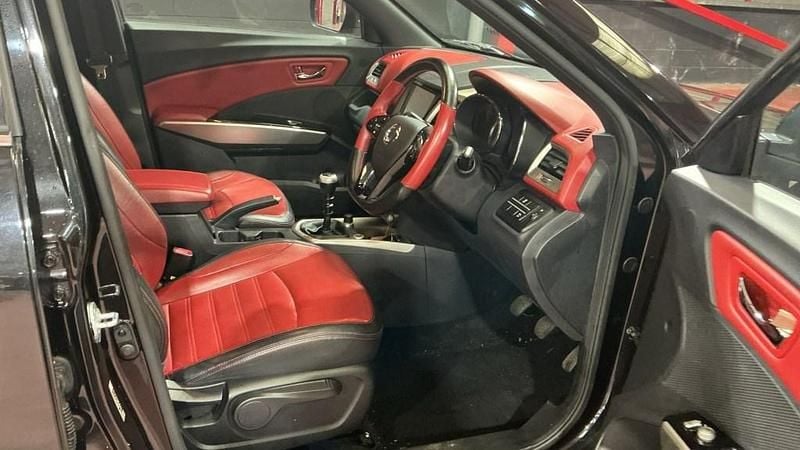 Used Ssangyong (KGM) Tivoli 115 HP (84 kW) 2018 Black SUV