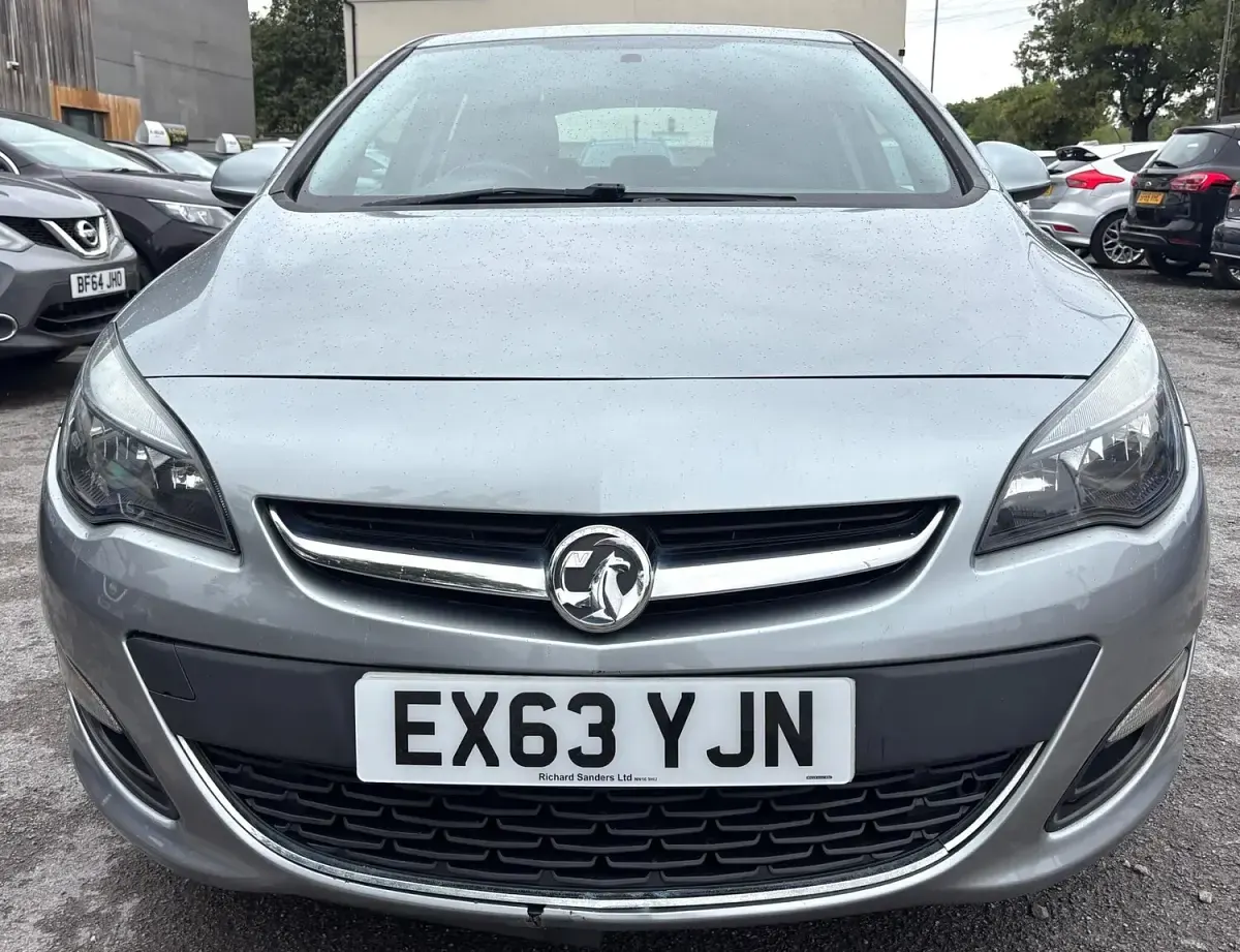 Used Vauxhall Astra S 108 HP (79 kW) 2013 Silver Hatchback