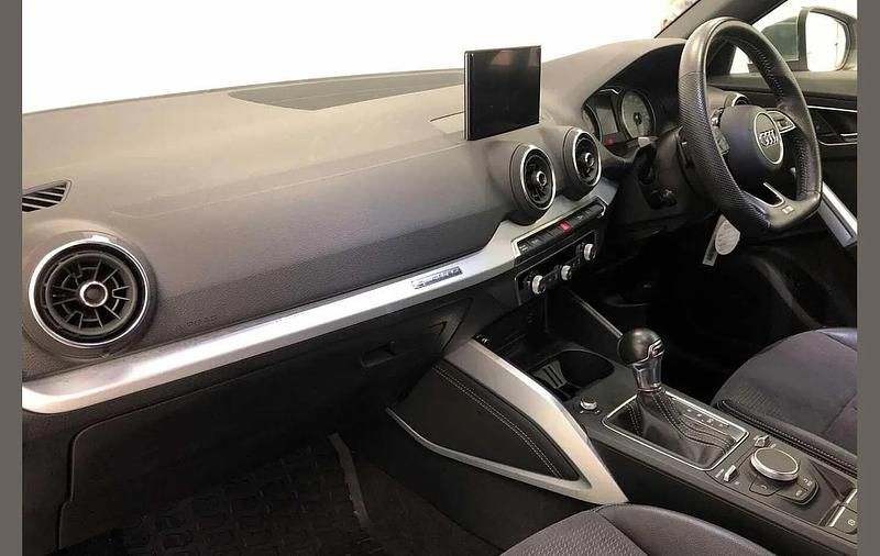 Used Audi SQ2 Design 300 HP (220 kW) 2019 White SUV