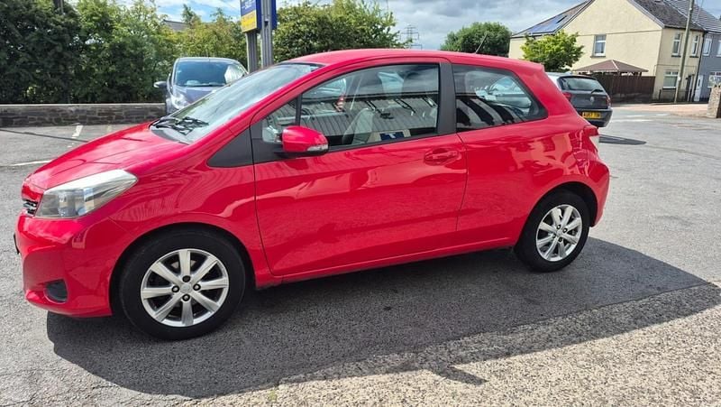 Red Used 2014 Toyota Yaris Hatchback | £4,995 (Fair price) - Image 1/4