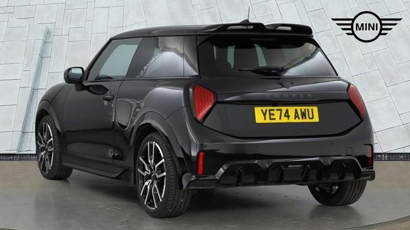 Begagnad Mini Cooper Sport 154 HK (113 kW) 2024 Svart Halvkombi