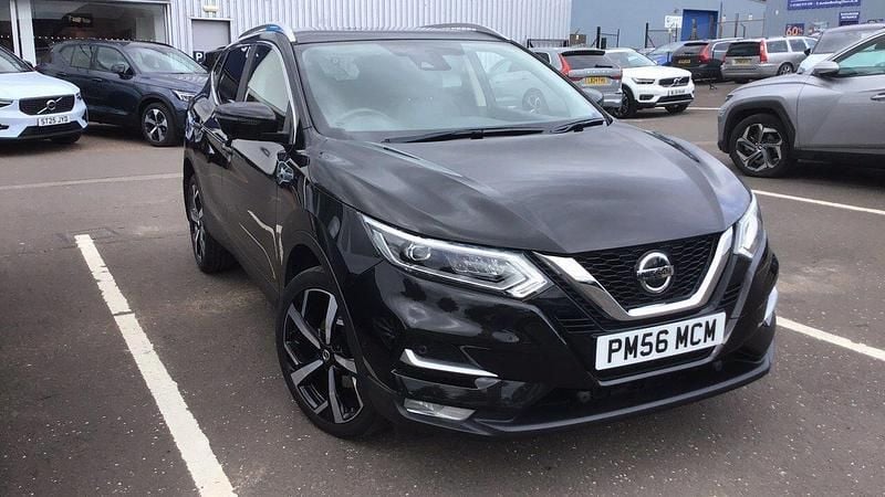 Black Used 2019 Nissan Qashqai Tekna SUV | £15,250 (Good price) - Image 1/4