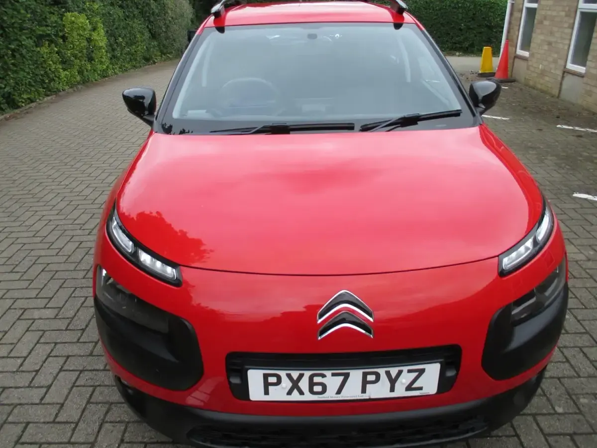 Used Citroën C4 Cactus Feel 82 HP (60 kW) 2017 Red Hatchback