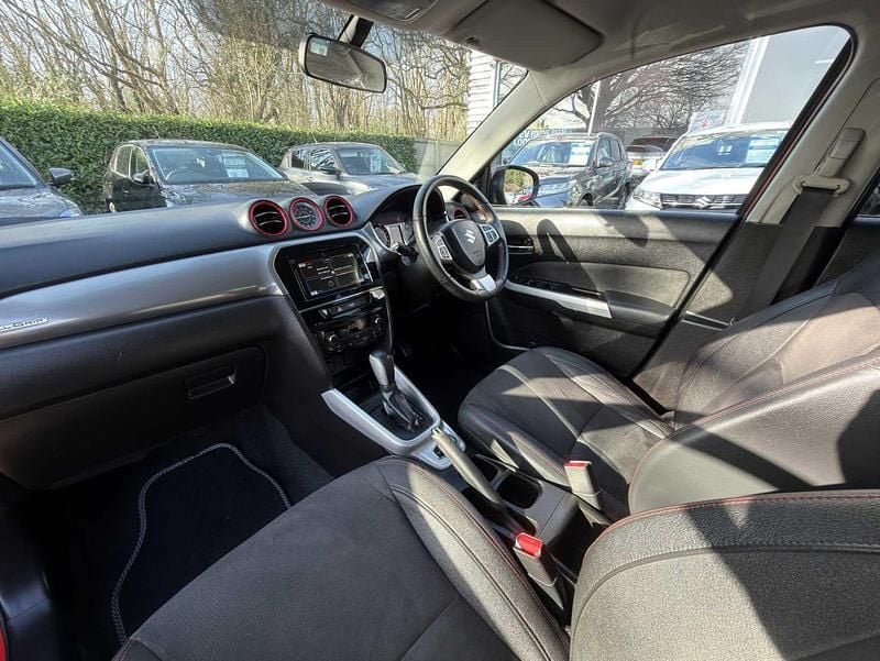 Used Suzuki Vitara 140 HP (102 kW) 2018 Red & black SUV