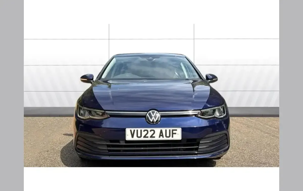 Used VW Golf VIII Life 150 HP (110 kW) 2022 Blue Hatchback