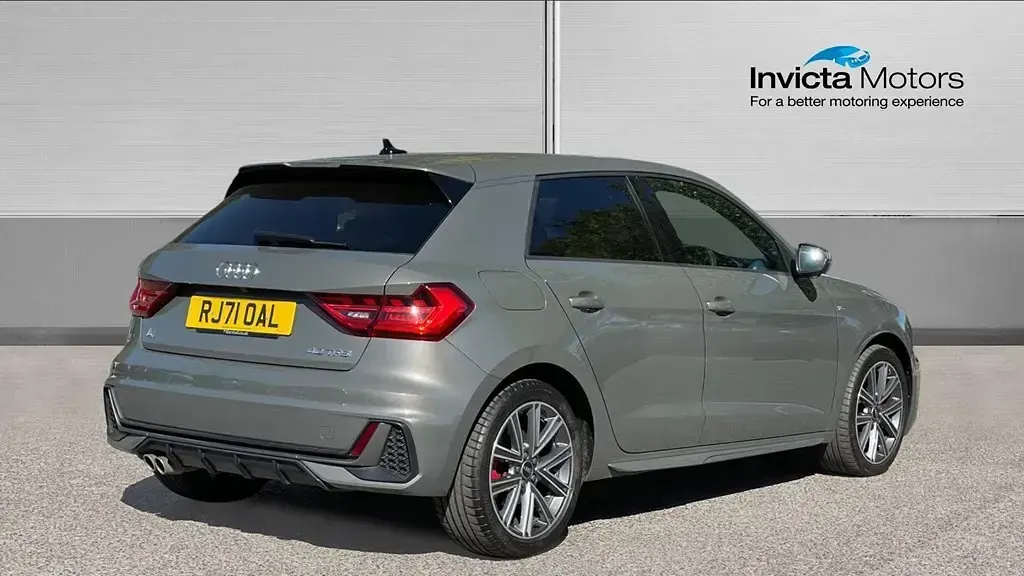 Begagnad Audi A1 Competition 2022 Grå SUV