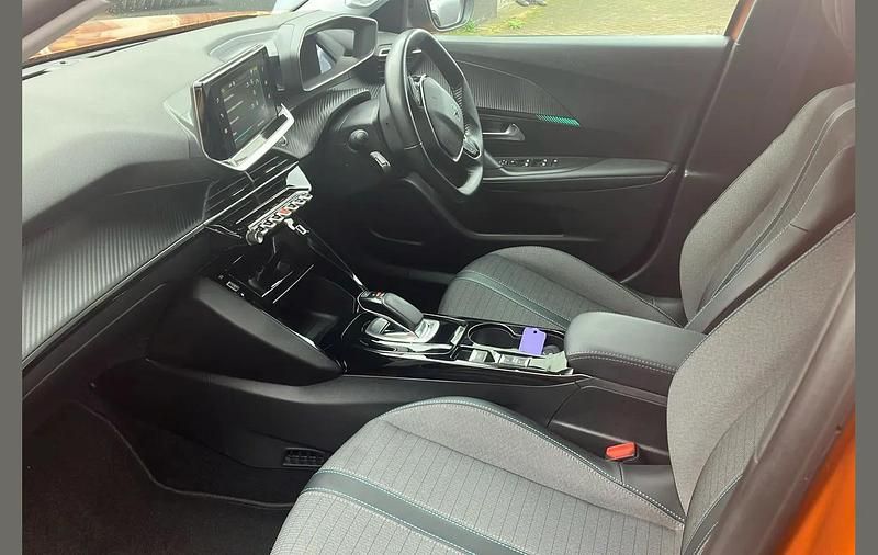 Used Peugeot e-2008 Allure Premium 100 kW (136 HP) 2021 Orange SUV