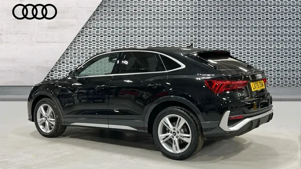 Używany Audi Q3 S-Line 150 KM (110 kW) 2025 Czarny SUV