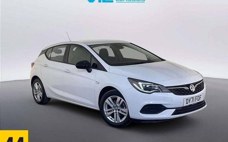 Used Vauxhall Astra Business Edition 110 HP (80 kW) 2021 White Hatchback