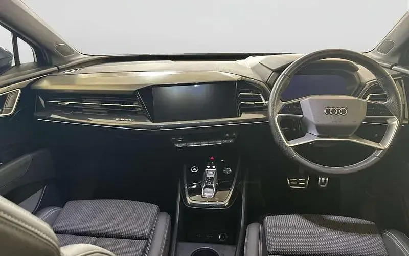 Käytetty Audi Q4 e-tron S-Line 150 kW (204 HP) 2023 Sininen Katumaasturi