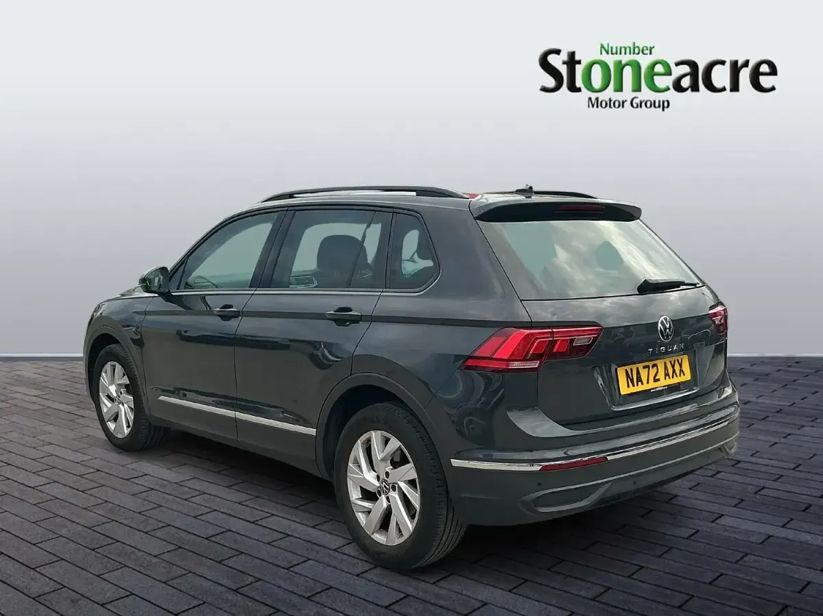 Begagnad VW Tiguan Life 150 HK (110 kW) 2022 Grå SUV