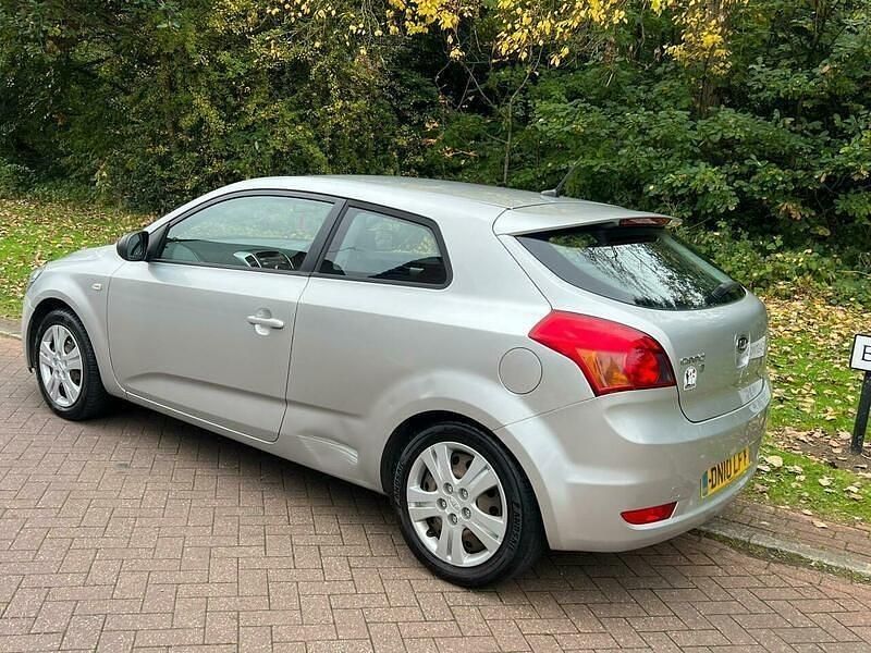 Silver Used 2010 Kia ProCeed 2 Hatchback | £1,850 - Image 1/4
