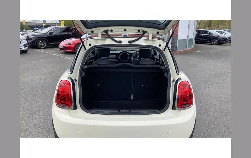 Used Mini Cooper Classic 136 HP (100 kW) 2019 White Hatchback