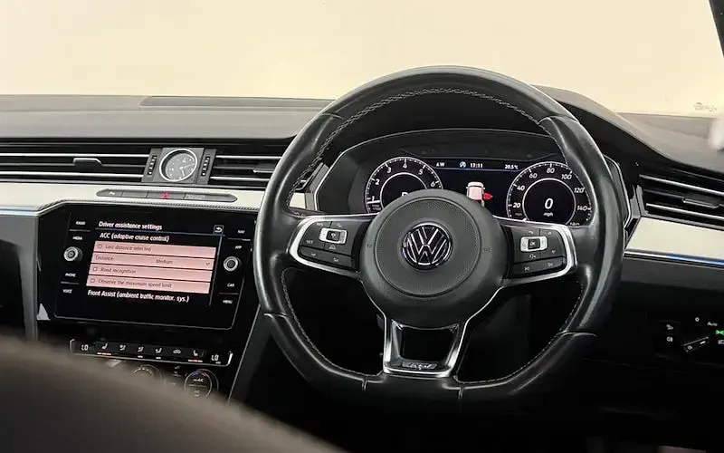 Used VW Arteon R-line 190 HP (139 kW) 2018 Black Hatchback