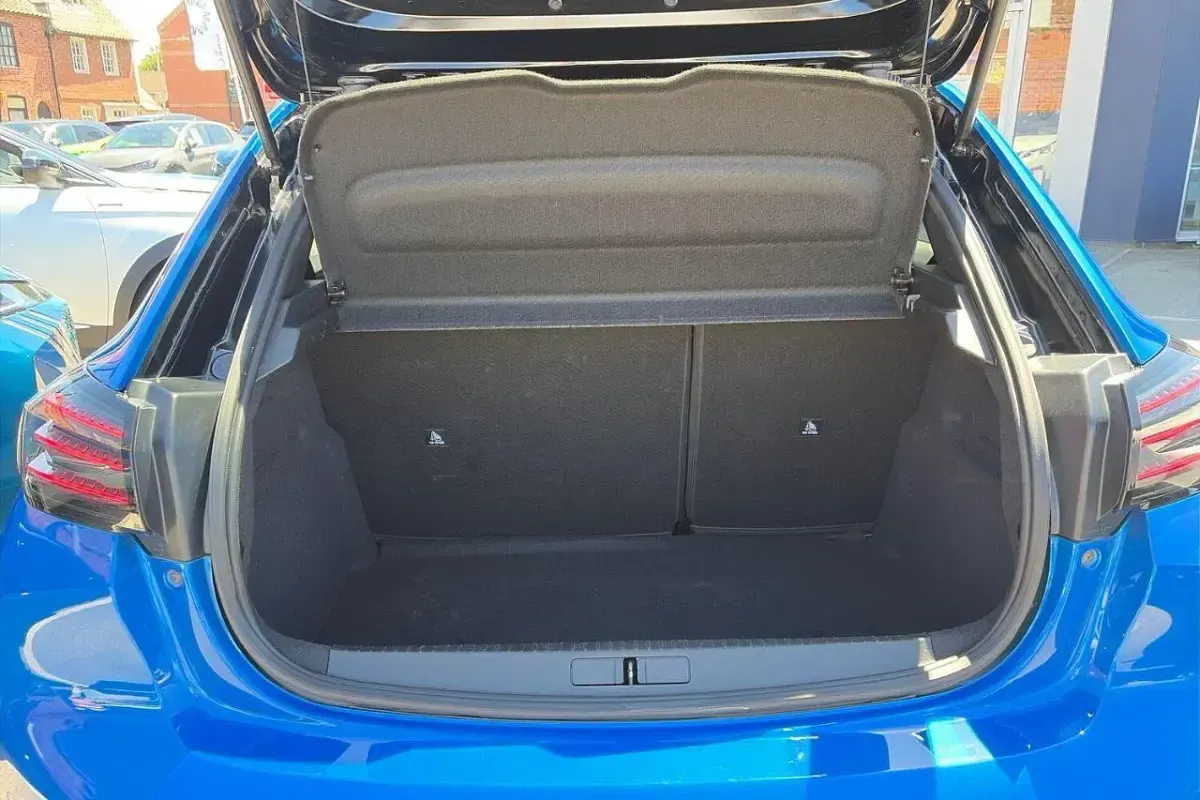 Used Peugeot 208 GT 99 HP (72 kW) 2025 Blue Hatchback