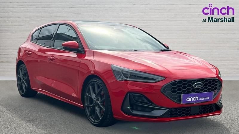 Used Ford Focus ST 280 HP (205 kW) 2024 Red Hatchback