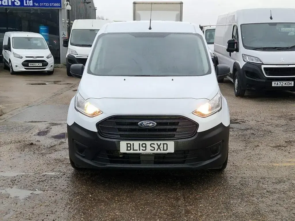 Used Ford Transit Connect 100 HP (73 kW) 2019 White MPV