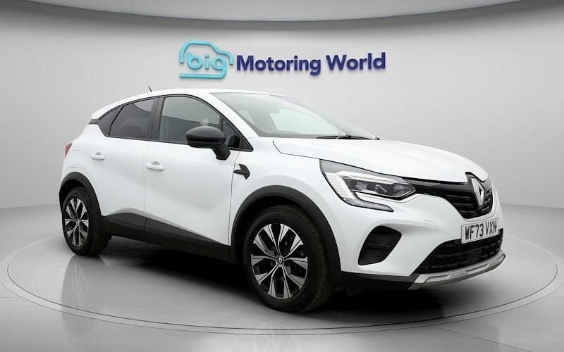 Begagnad Renault Captur Evolution 143 HK (105 kW) 2023 Vit SUV