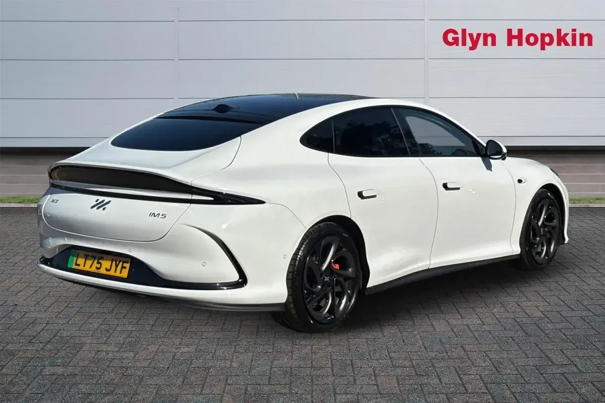Ny MG IM5 Performance 553 kW (752 HK) 2025 Vit Halvkombi