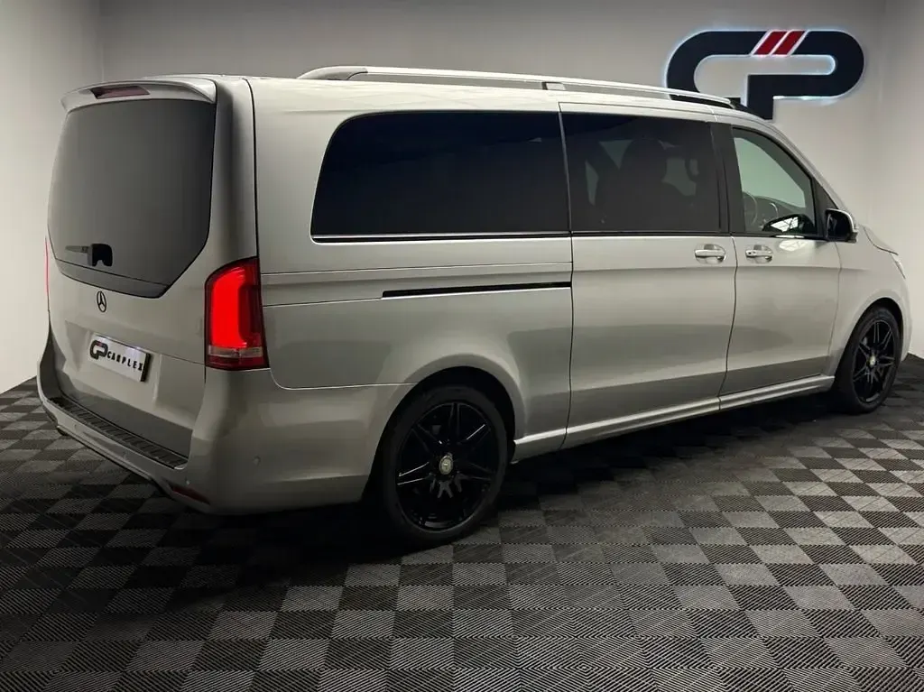 Begagnad Mercedes V250 AMG line 2017 Silver Minibuss